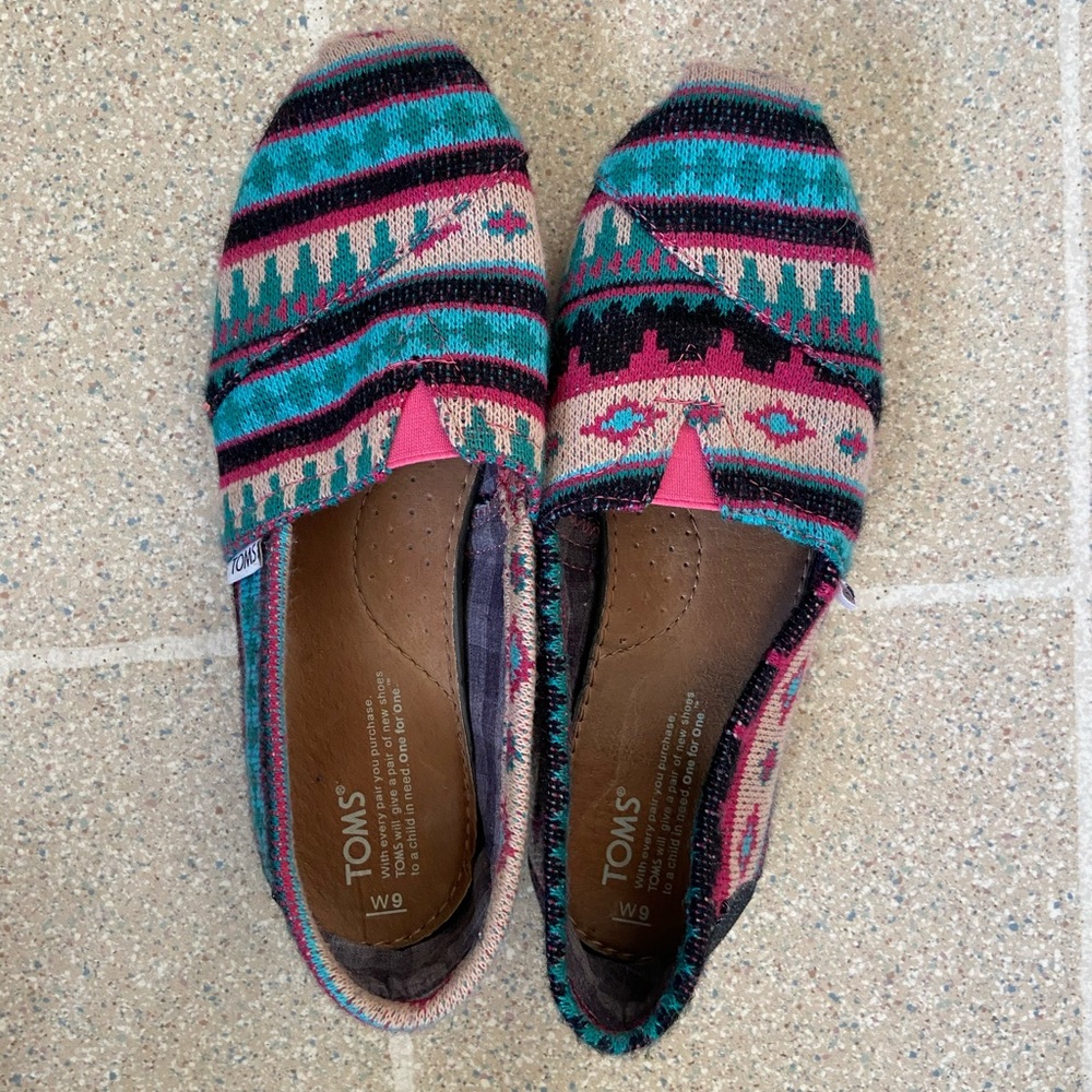 Tribal print Toms